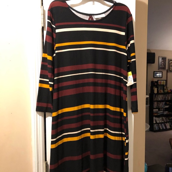 A line dress- 3/4 sleeves- key hole back - Picture 2 of 6